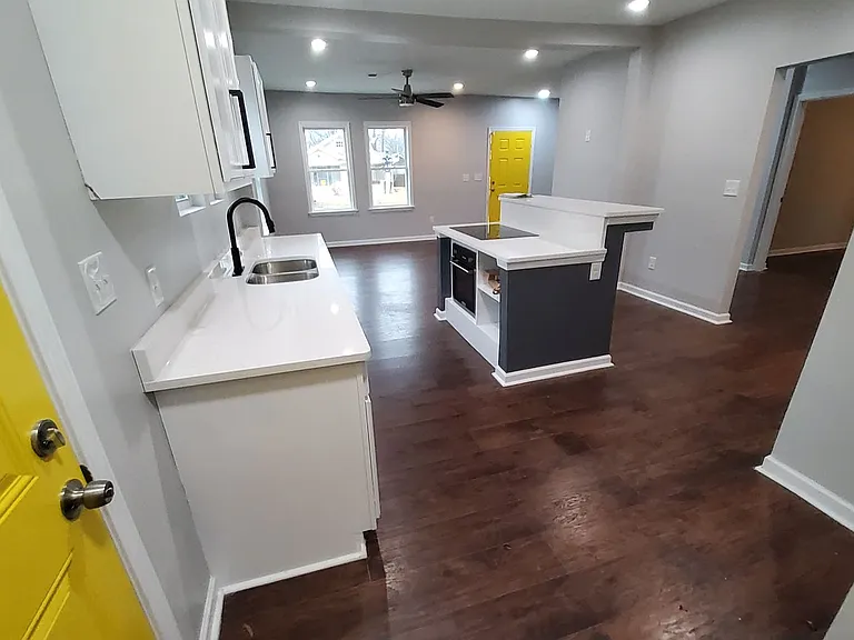 903 N Willett St — Photo 5