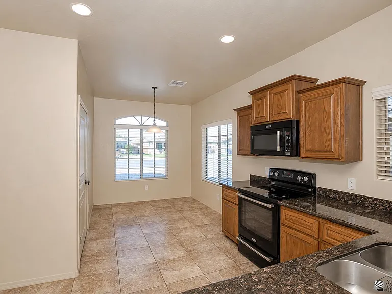 2545 S 41st Ave — Photo 5