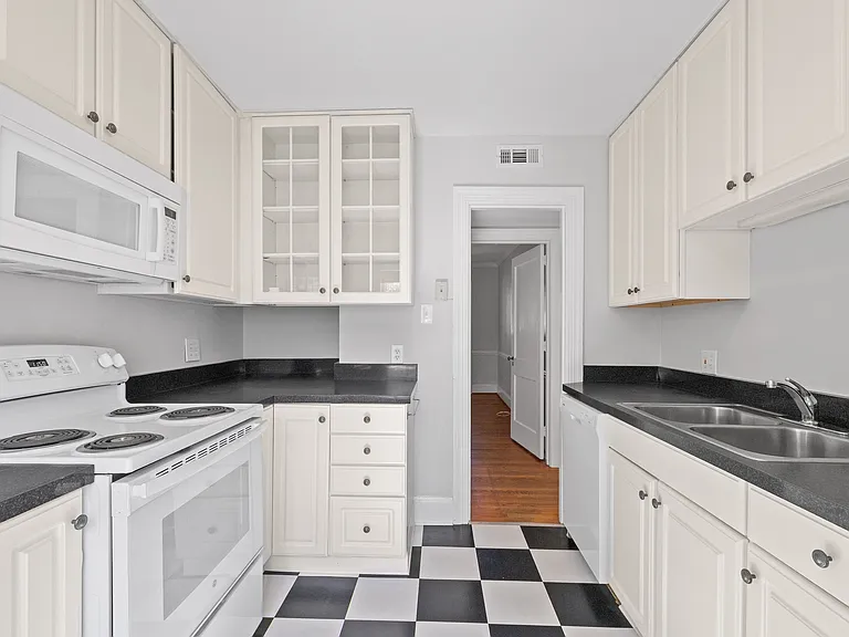 2728 Anderson Dr — Photo 9