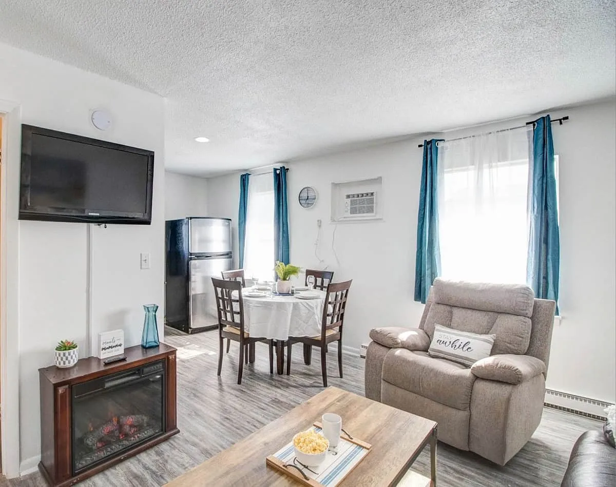 2 bed, 790 sqft, $2,400 — Photo 2
