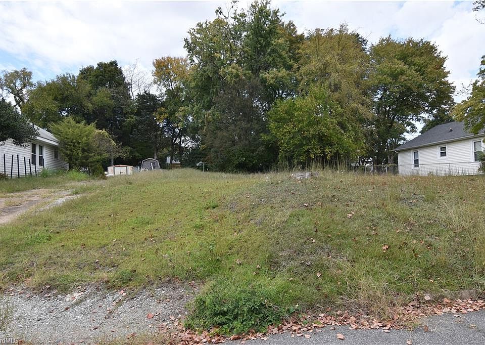 2nd image of 206 Ridgecrest St