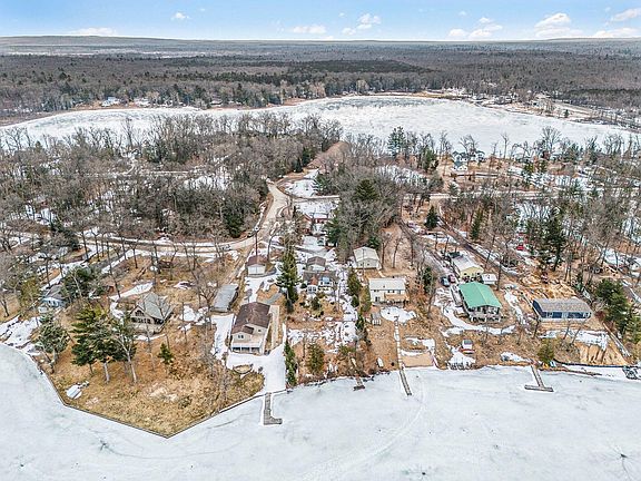 4th image of 203 S Maple Rd