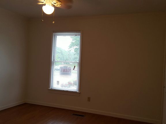 4th image of 1610 Village Lake Dr