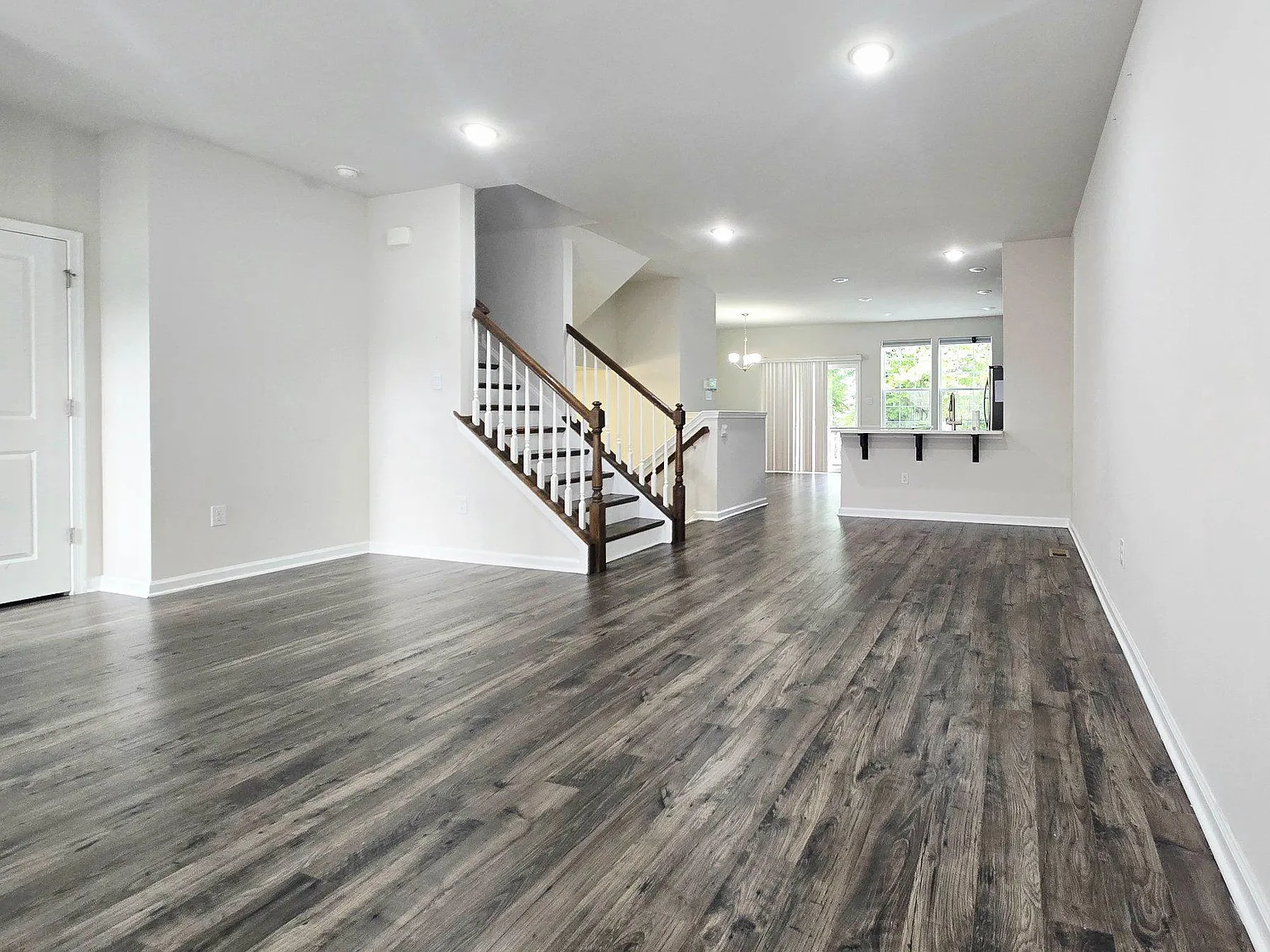 3 bed, 2.5 bath, 2264 sqft, $3,950 — Photo 2