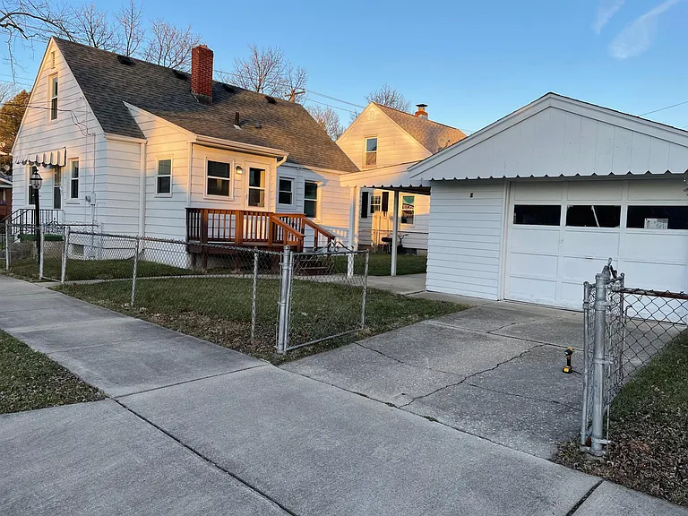 921 Eleanor Ave — Photo 3