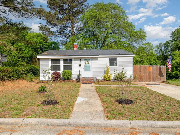 509 N Elm St, Benson, NC 27504