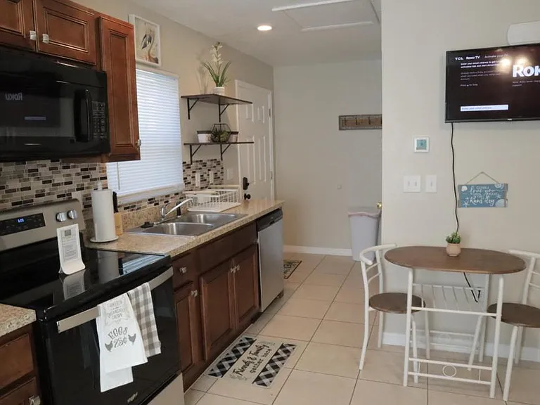 807 Adams St — Photo 7
