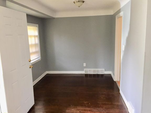 5th image of 3984 Berkshire St