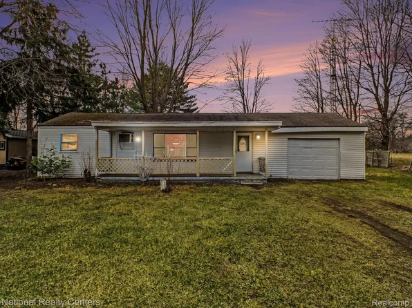 14243 Seymour Rd, Montrose, MI 48457