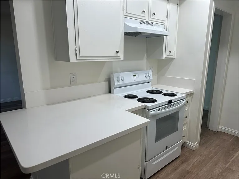 939 S Cabrillo Ave #8 — Photo 4