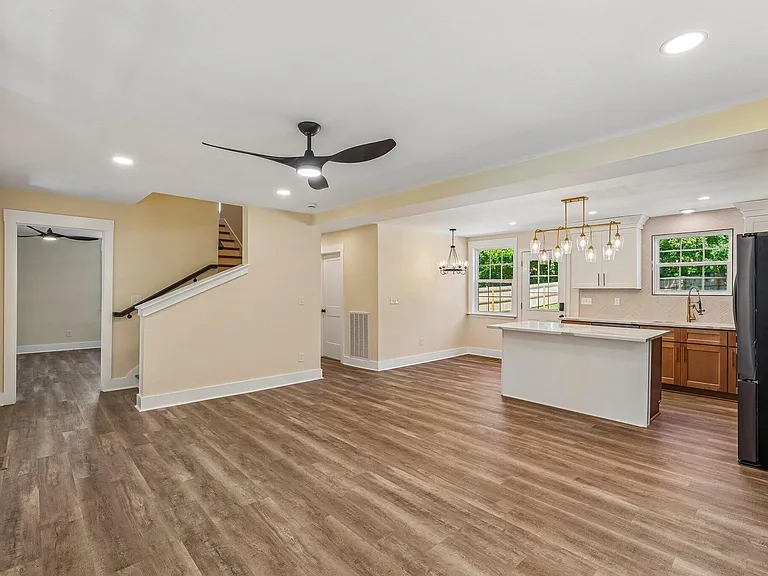 1425 Shelton Ave — Photo 2