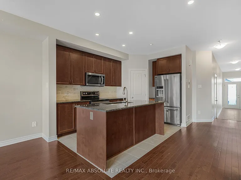 741 Namur St — Photo 4