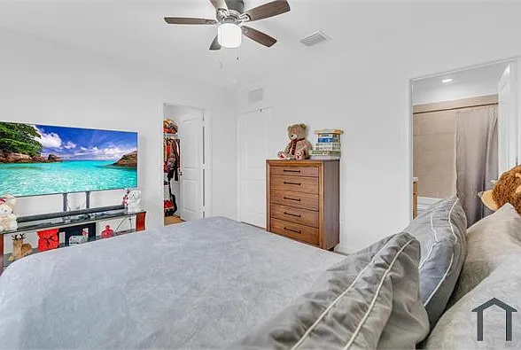 3 bed, 1376 sqft, $3,000 — Photo 2