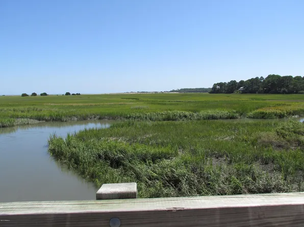 7 Harbor Dr, Saint Helena Island, SC 29920