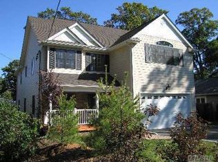 8 Northfield Dr, Centerport, NY 11721