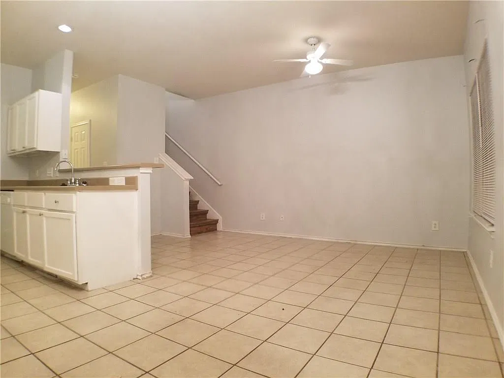 3 bed, 2.5 bath, 1213 sqft, $1,625 — Photo 2