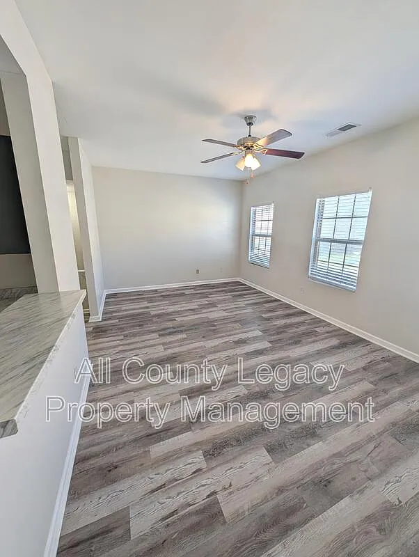 3 bed, 3.5 bath, 2069 sqft, $1,995 — Photo 3