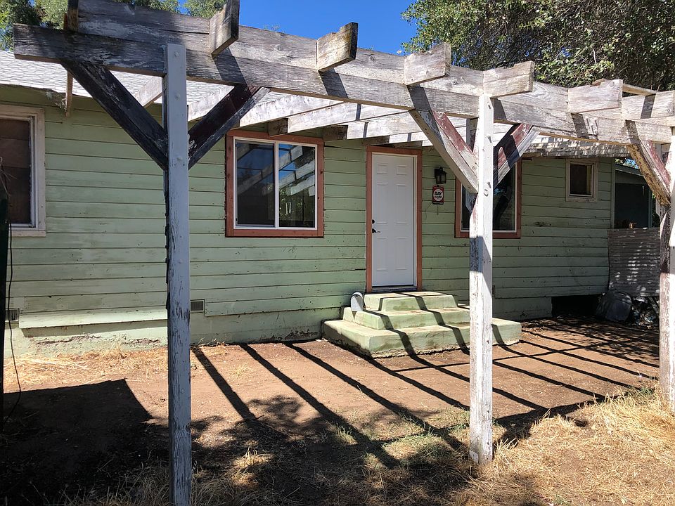 2nd image of 3574 Mountain View St