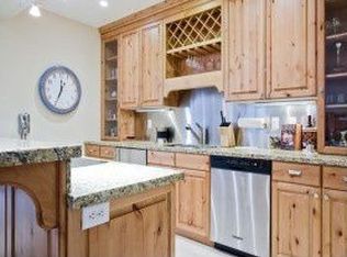 6420 S Roeoaks Ct, Murray, UT 84121