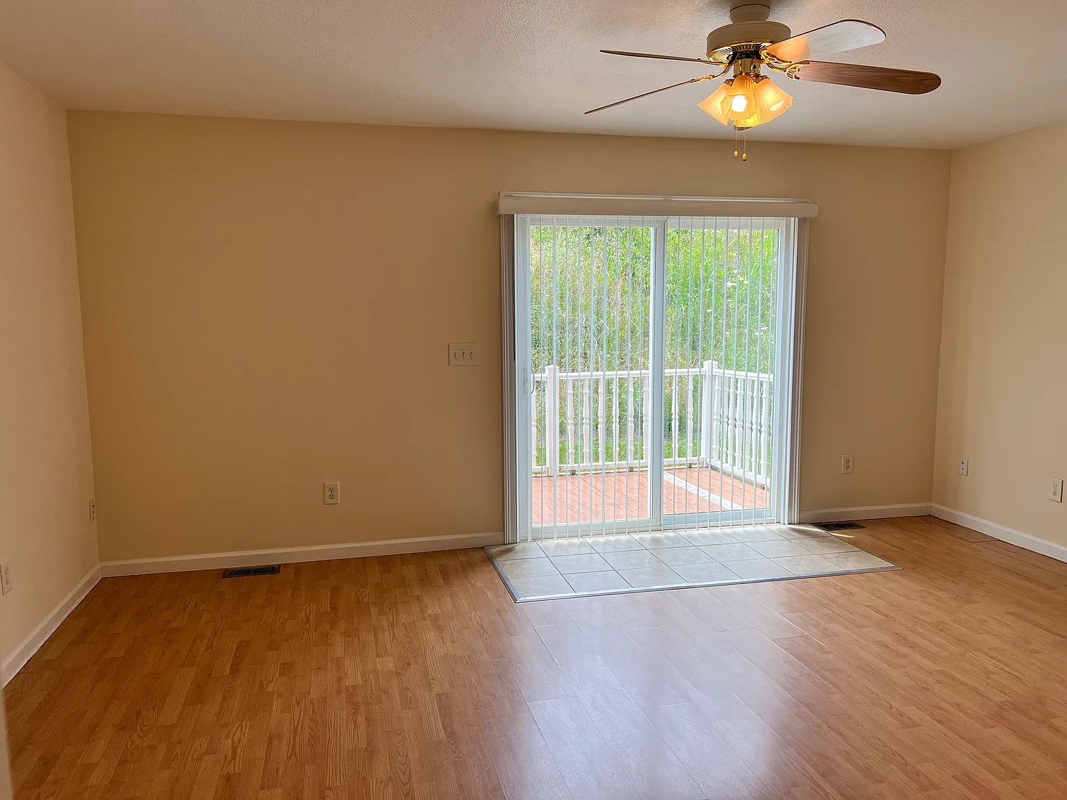 2 bed, 1.5 bath, 1152 sqft, $1,200 — Photo 3