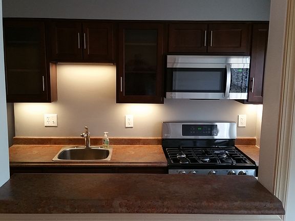 Kit w/ under cabinet lights