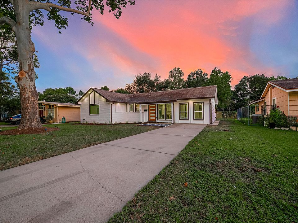 1st image of 7131 Mobud Dr #7131
