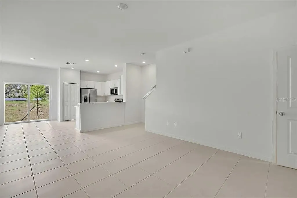 3 bed, 2.5 bath, 1634 sqft, $1,950 — Photo 3