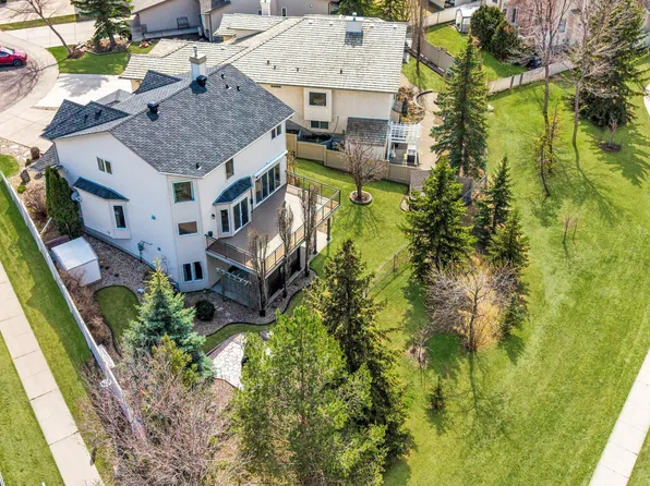 223 Ormsby Rd E, Edmonton, AB T5T 5X5
