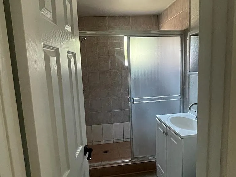 9702 Redfern Ave — Photo 21