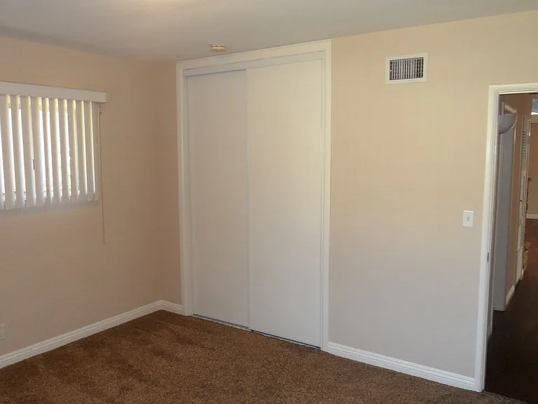 344 N Shattuck Pl — Photo 16