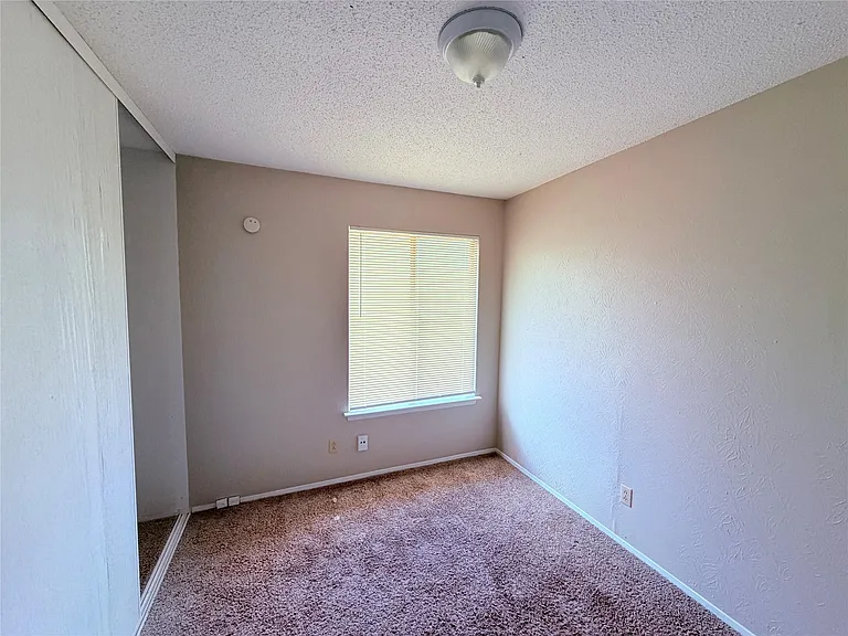 9611 Blue Creek Ln — Photo 30