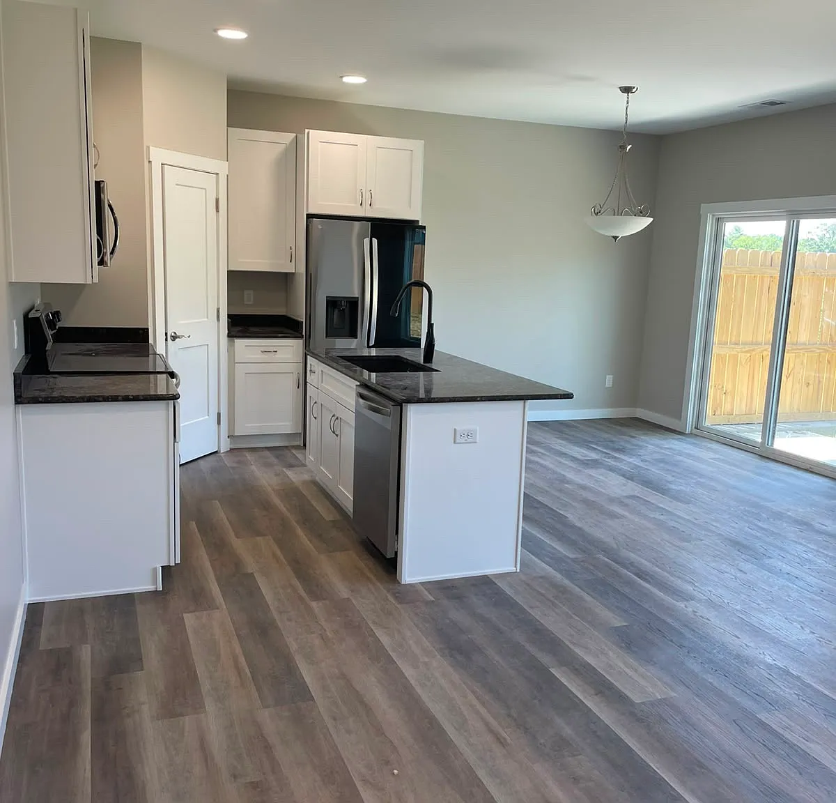 3 bed, 2.5 bath, 1710 sqft, $2,400 — Photo 2