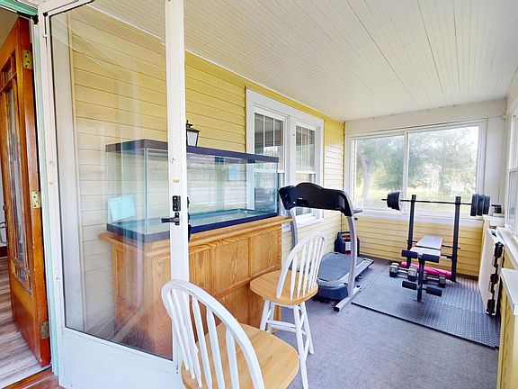 2nd image of 1084 Clarence Rd