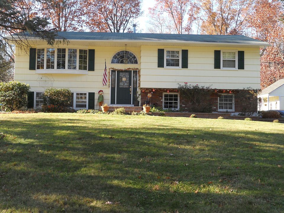 1st image of 19 Eros Dr