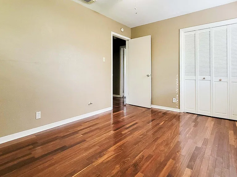 8522 Bradford Dr — Photo 12