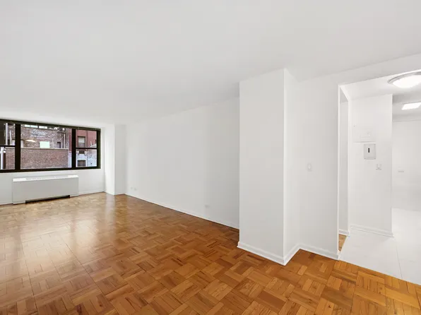 315 West 57th Street image 2 of 26