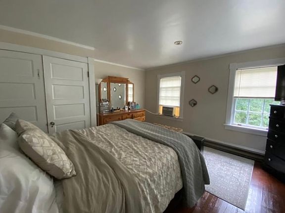 5th image of 218 W. Linn Street