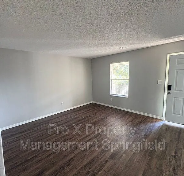 1138 E Walnut St #7 — Photo 7