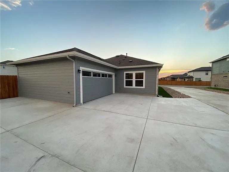 8409 Looksee Ln — Photo 3