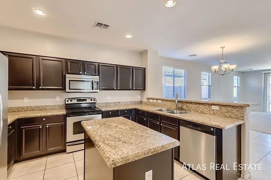 3 Bed 2 Bath Smart Enabled Home - Granite Counters & Stainless Steel Appliances - Self Tours - Av... — Photo 4