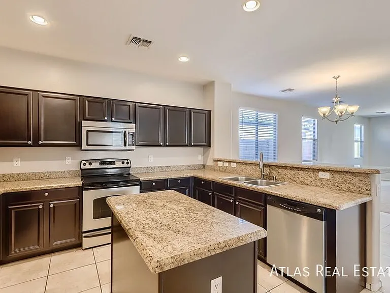2610 W Gaby Rd — Photo 4