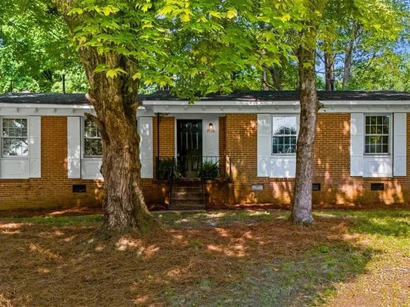 1906 Starlight Dr, Greensboro, NC 27407