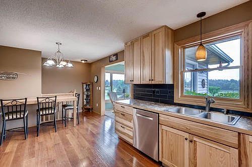 4th image of 21759 Cottonwood St NW
