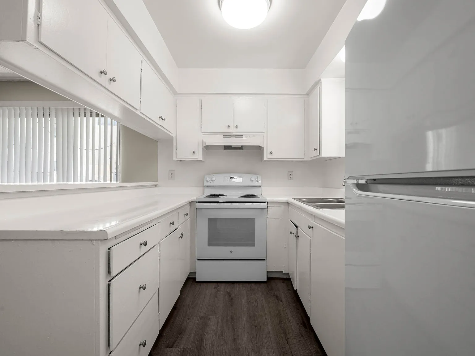 523 S Mariposa — Photo 3