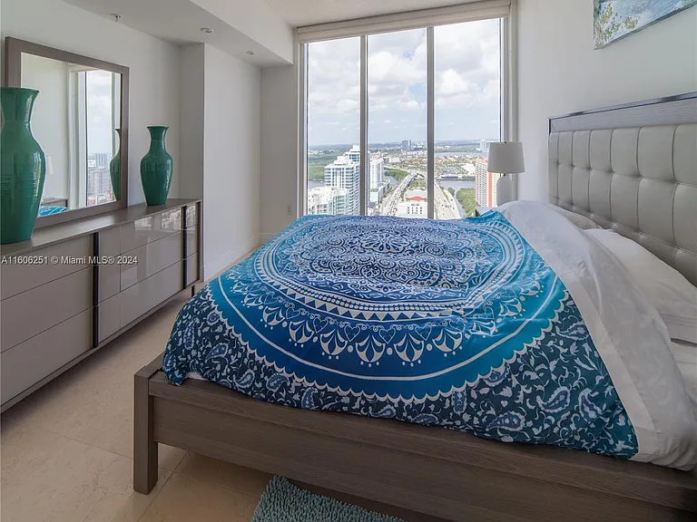 16699 Collins Ave #3707 — Photo 5