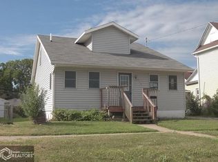 409 S 2nd Ave E, Newton, IA 50208
