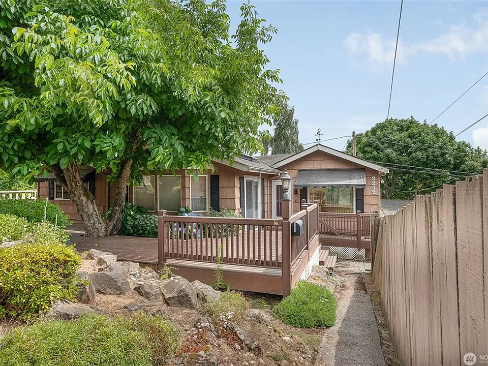 3242 36th Ave W