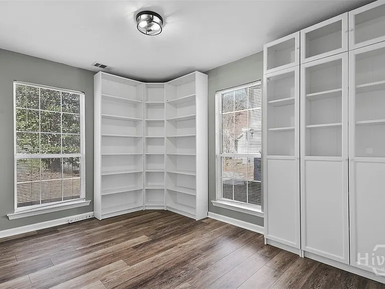 110 Saint Ives Way — Photo 24