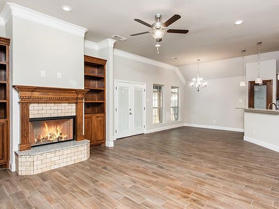 3rd image of 817 Thersa Dr