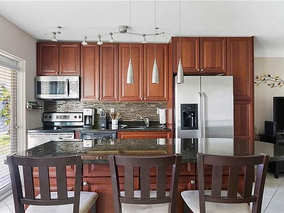 5th image of 2895 NE 32nd St APT 102